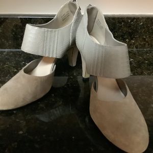 Ladies Bella Vita size 10 - Beige